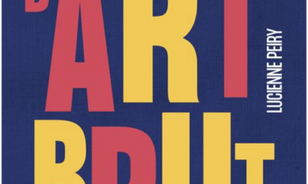 Parures et vêtements d&rsquo;art brut